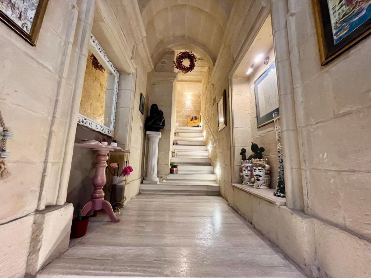 The Knight - Historical Terraced House Overlooking The Central Square Birgu Exterior foto